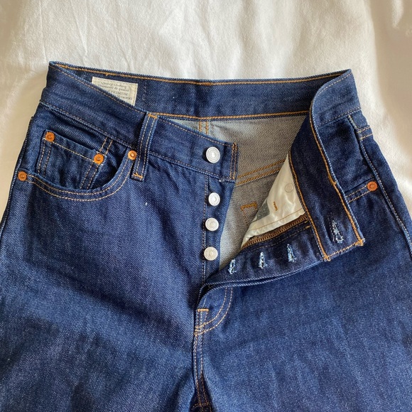 LEVIS 501 FULL LENGTH STRAIGHT LEG JEANS BNWOT - Picture 3 of 3